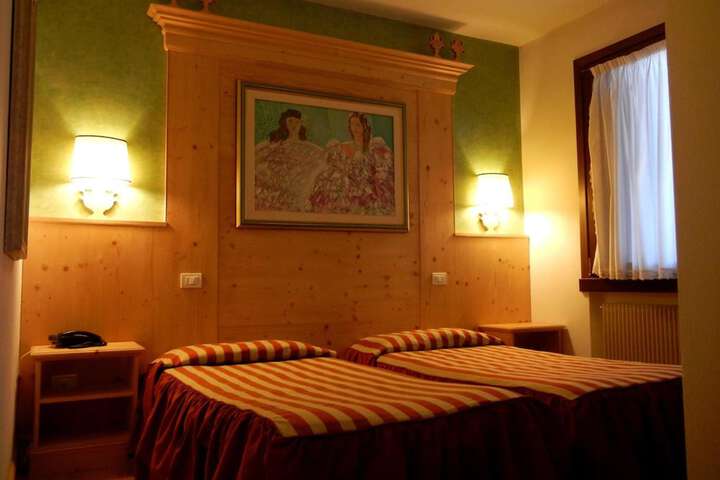 Room 14 of 30