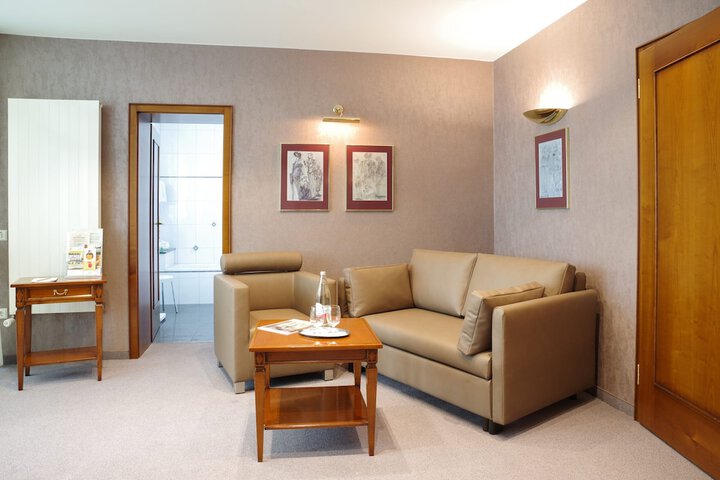 Room 16 of 19