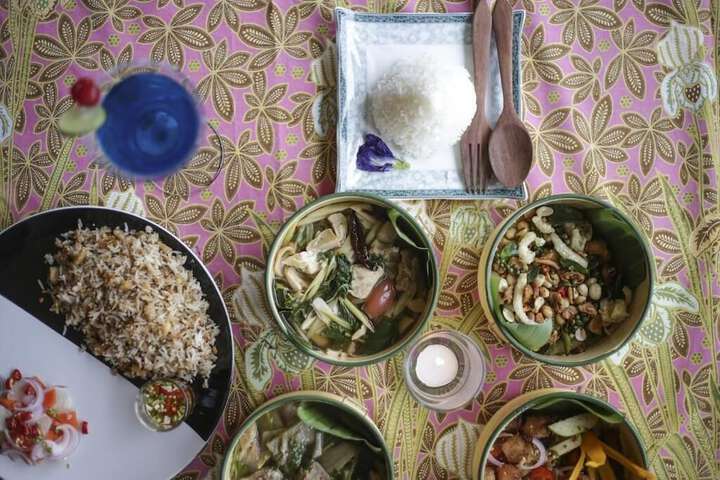 Dining 19 of 63