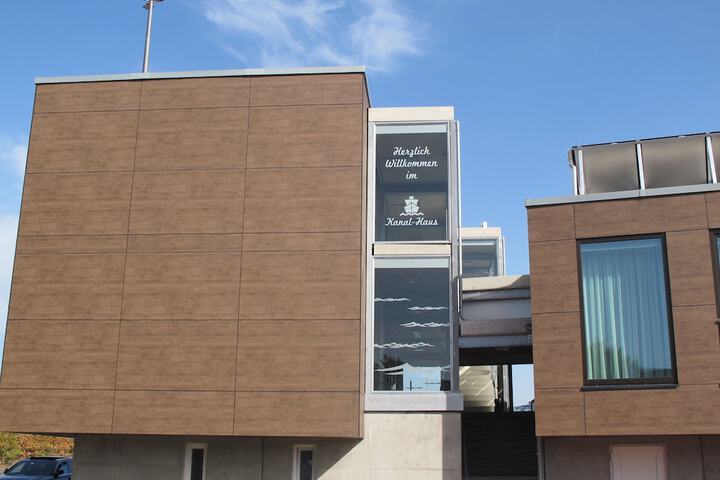 Hotel Exterior 77 of 114