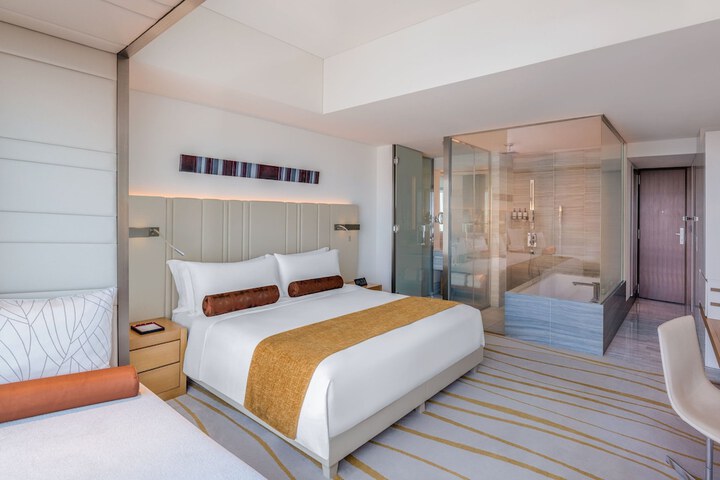 Room 27 of 200
