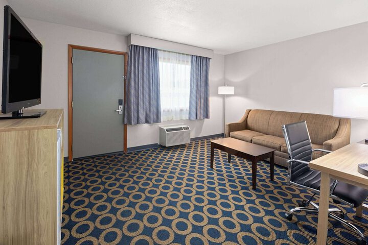1 King Bed (1 of 13)