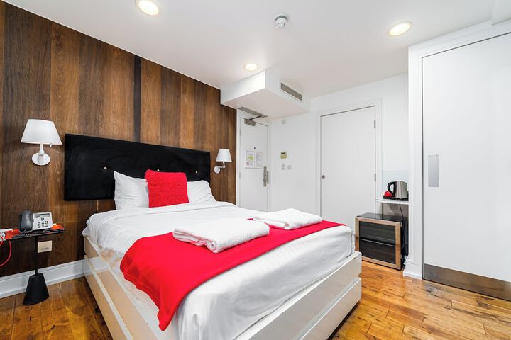 Room 34 of 76
