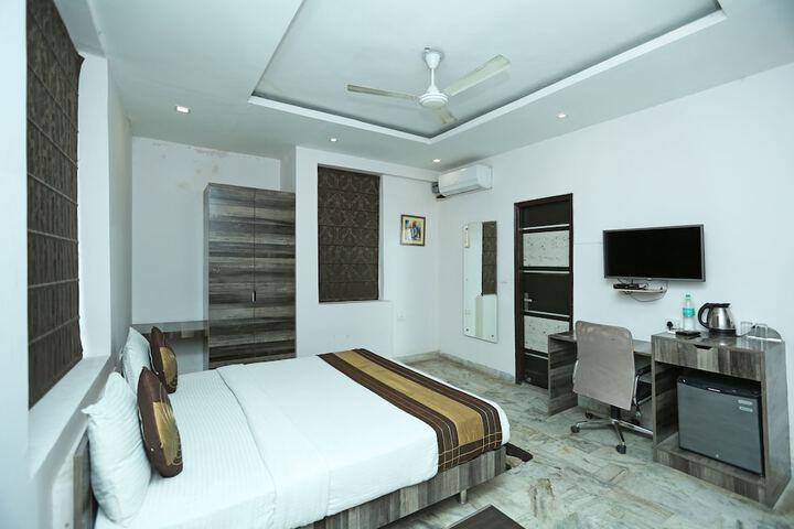Room 7 of 30