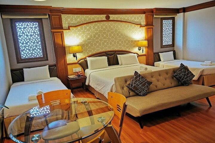 Room 23 of 48