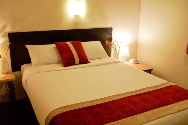 Room 10 of 76