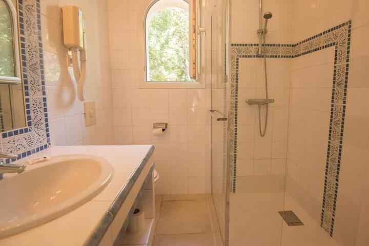 Photo 28