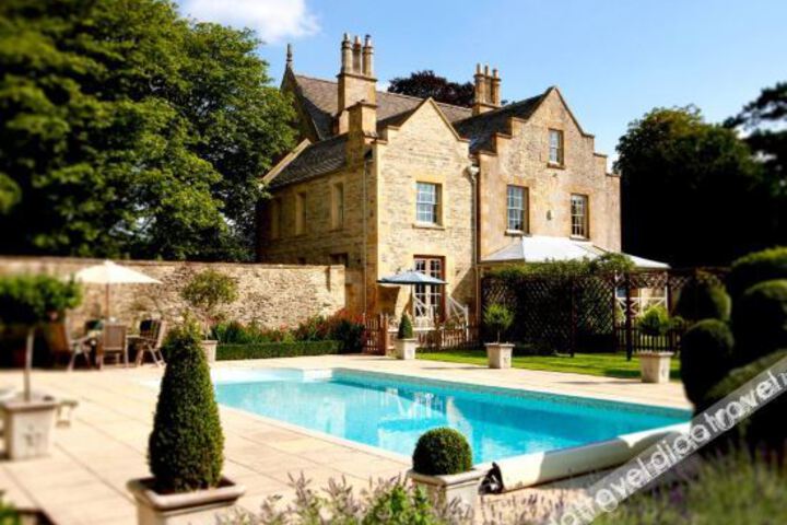 Crestow House