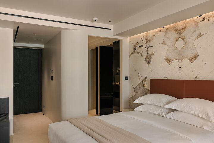 Room 32 of 121