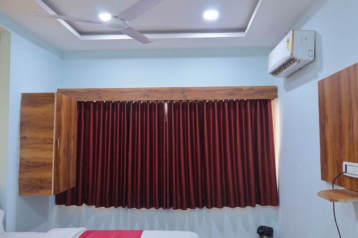 Room 13 of 18