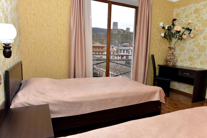 Room 20 of 33