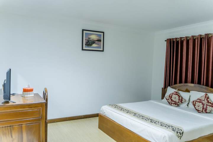Room 8 of 16