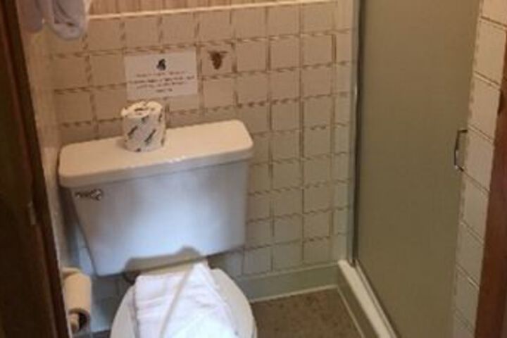 Room 10 of 182