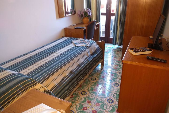 Room 15 of 36