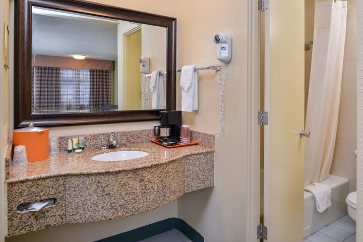 Room 16 of 48