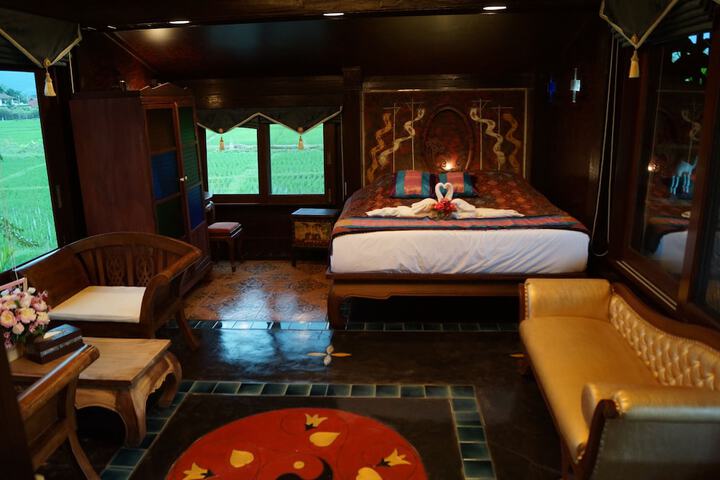 Room 10 of 100