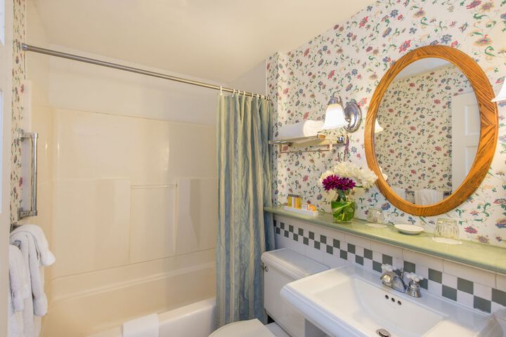 Classic Queen Bed (17 of 18)