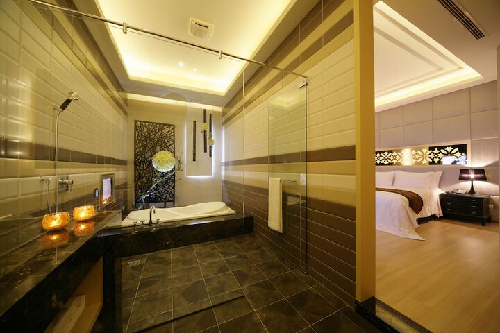 Room 41 of 65