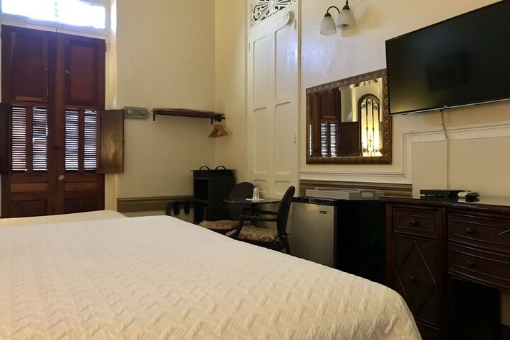 Room 6 of 32