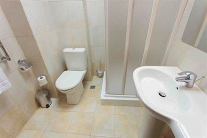 Room 2 of 27