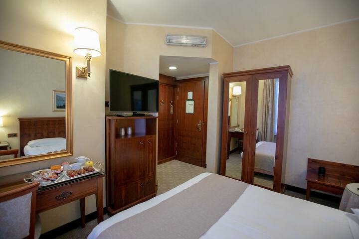 Room 13 of 40