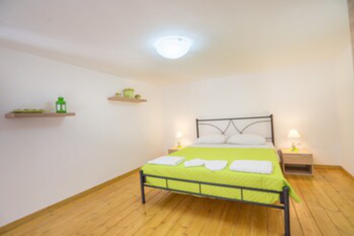 Room 14 of 18