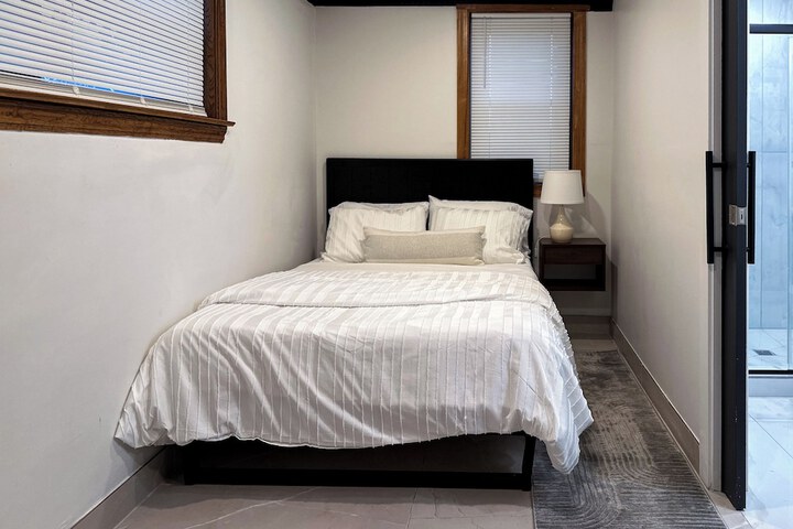Room 10 of 84