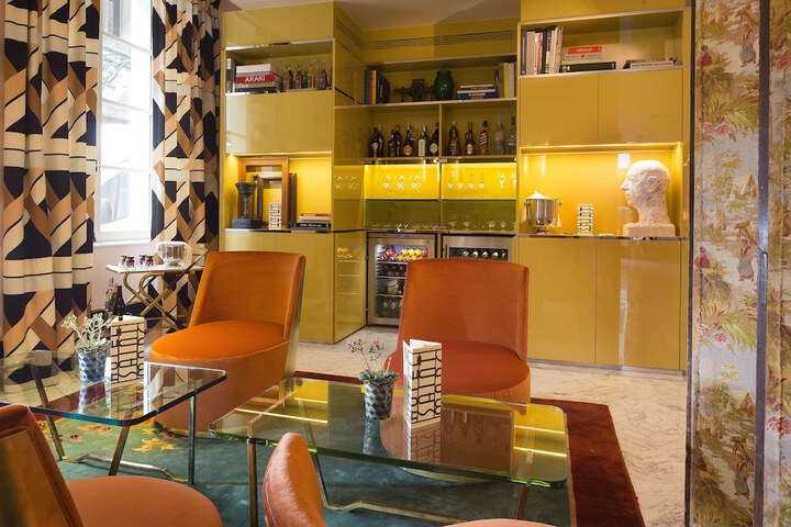 Lounge 48 of 69