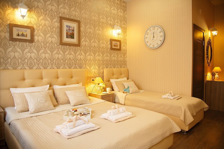 Room 11 of 42