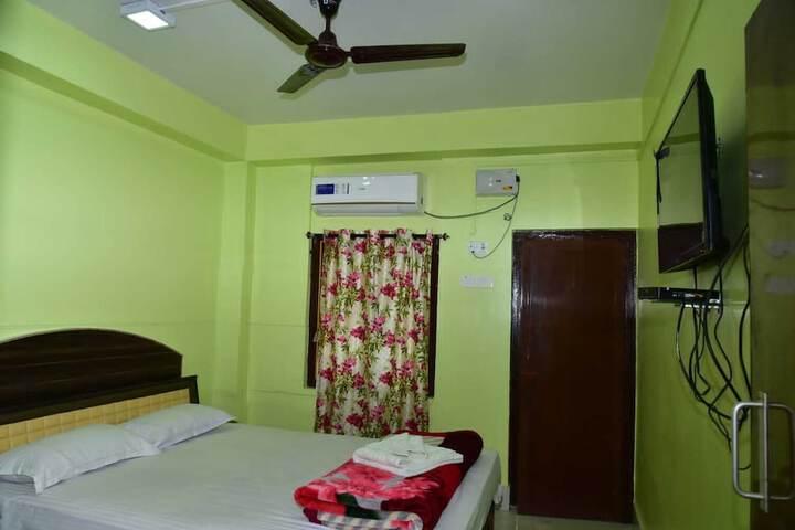 Room 8 of 18