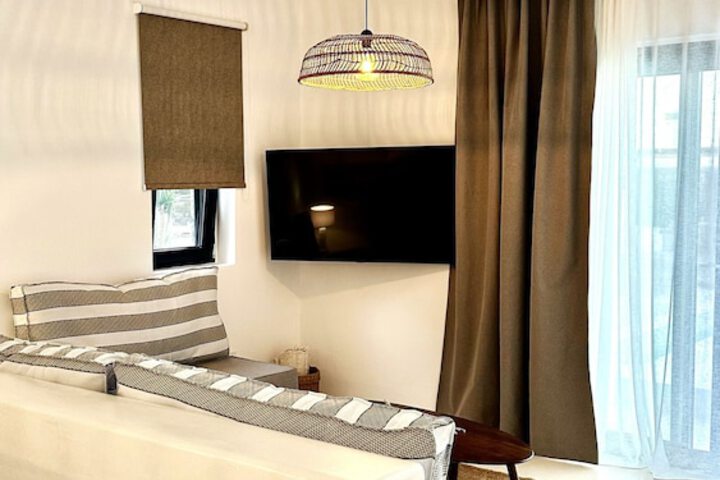 Room 2 of 98