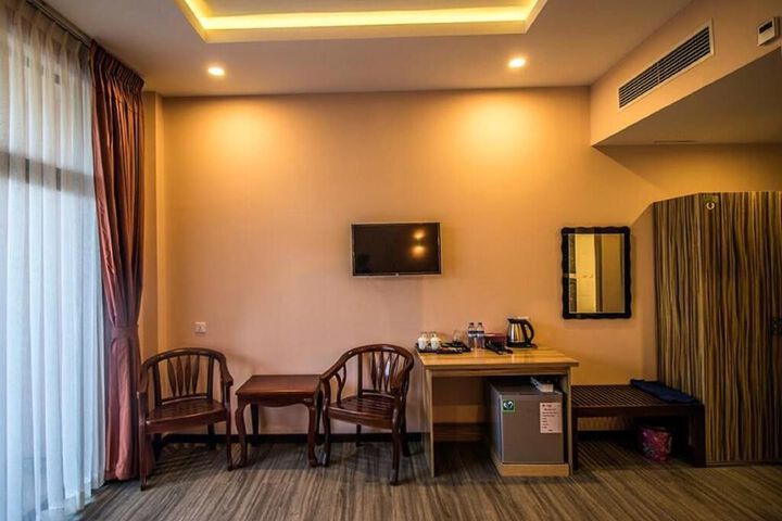Room 5 of 15