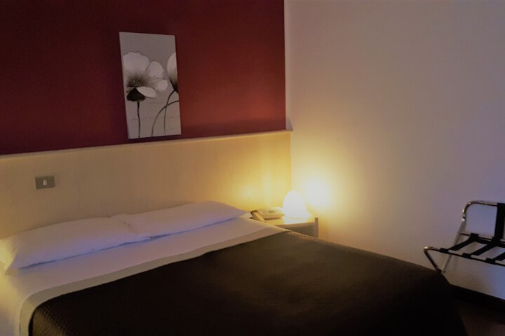 Room 10 of 43