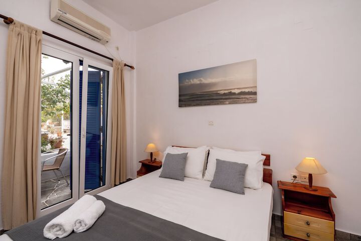 Room 4 of 60