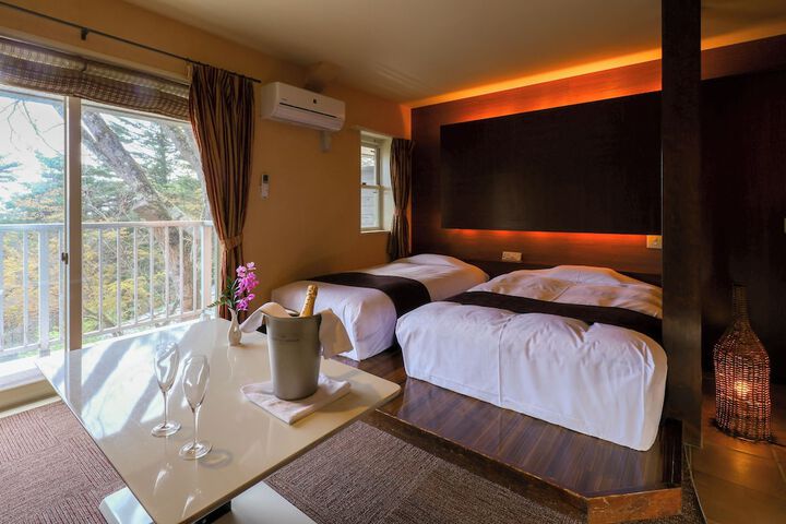 Room 32 of 84