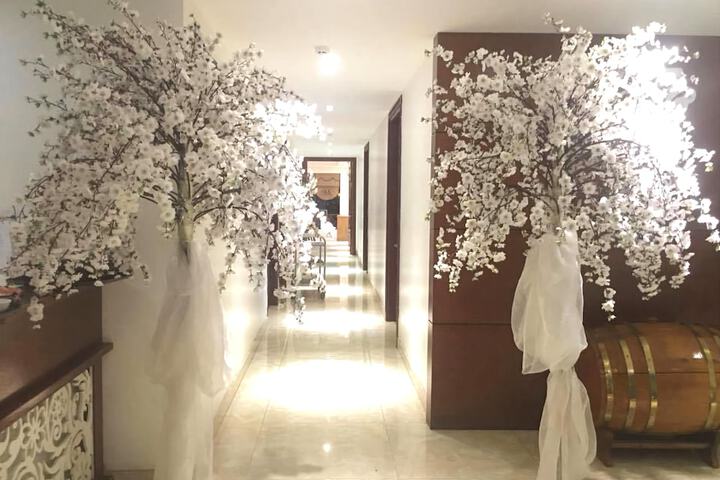 Ballroom/Hall 14 of 22