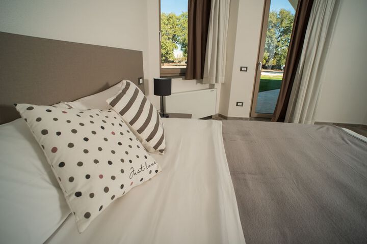 Room 6 of 34