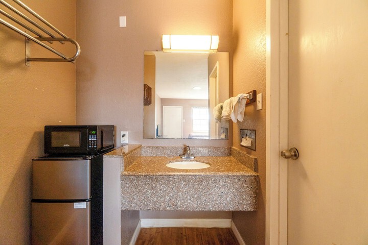 Room 32 of 43