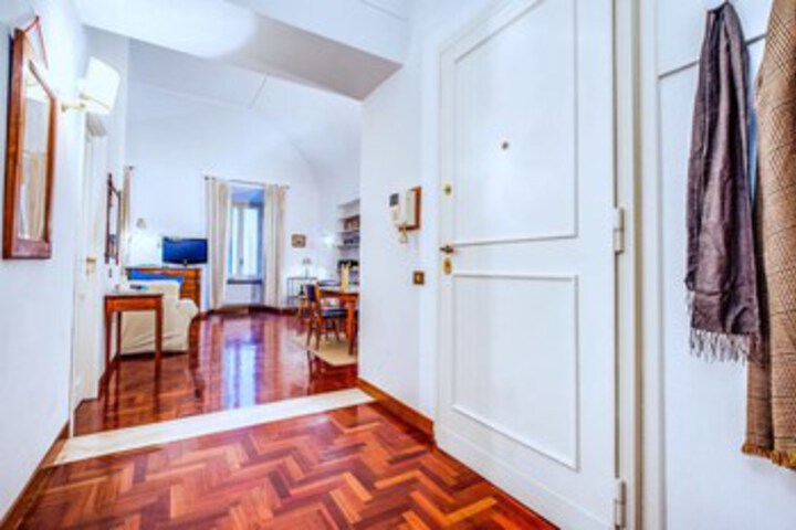 Room 9 of 25