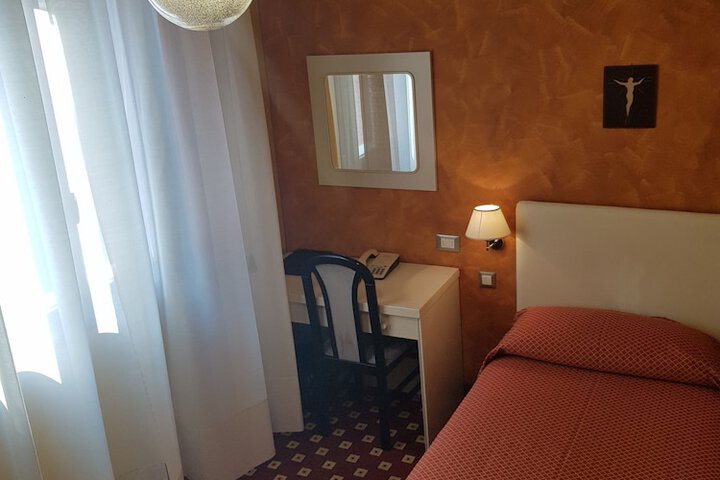 Room 17 of 59