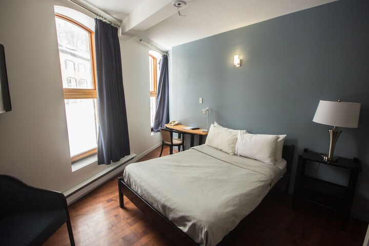 Room 32 of 47