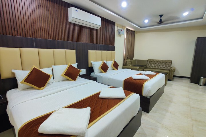Room 9 of 28