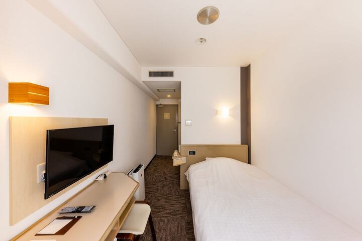 Room 3 of 16