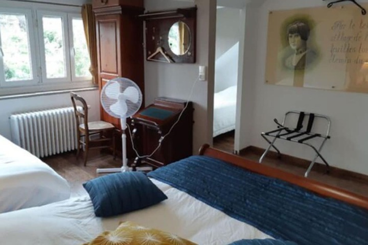 Room 6 of 28