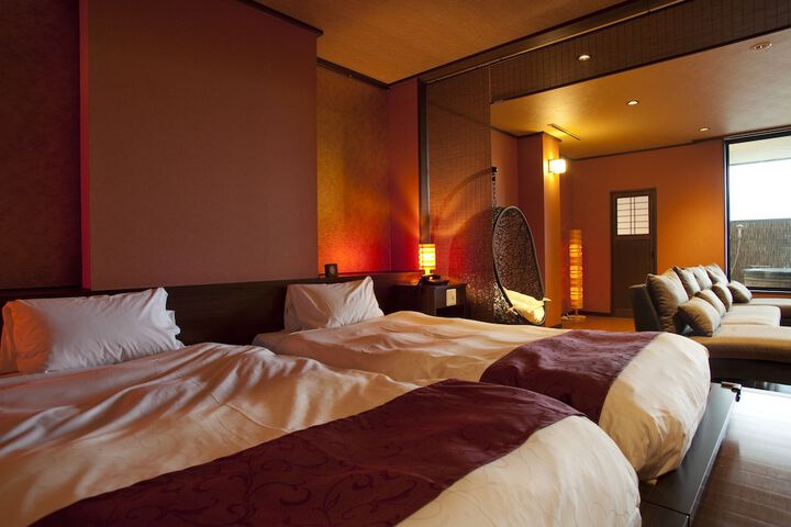 Room 7 of 32