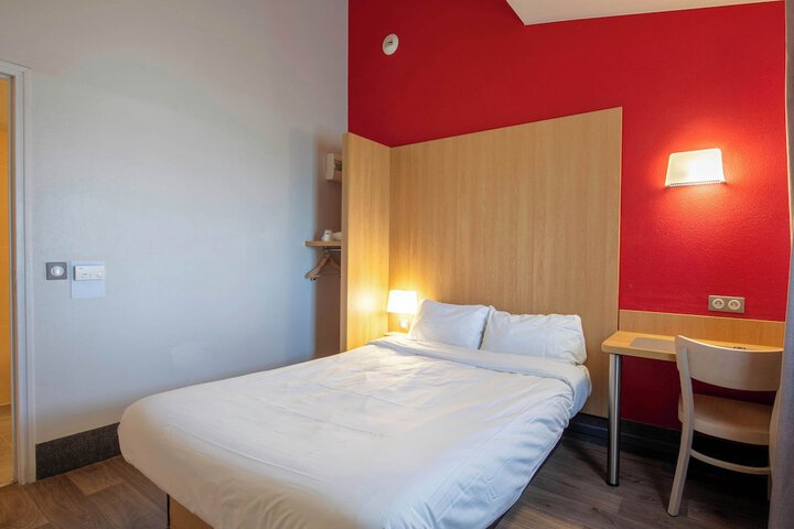 Room 8 of 42