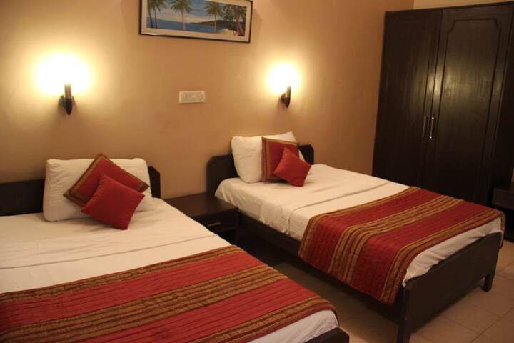 Room 4 of 7
