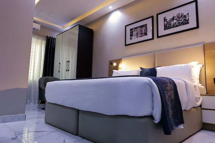 Room 12 of 37