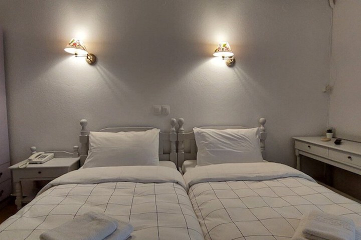 Room 30 of 34