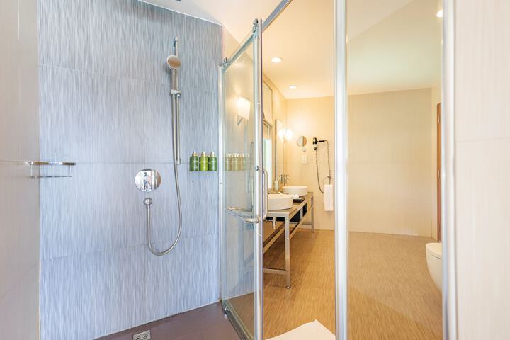 Room 80 of 155